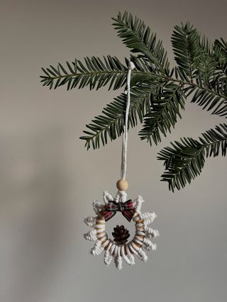 Maličkosti ✨🎄 na web jsem přidala vánoční ozdoby ve dvou variantách. Můžete si je dát na stromeček, na dveře nebo zkrátka...